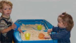 Sensory activities – for toddlers, toddlers playing in sand table
